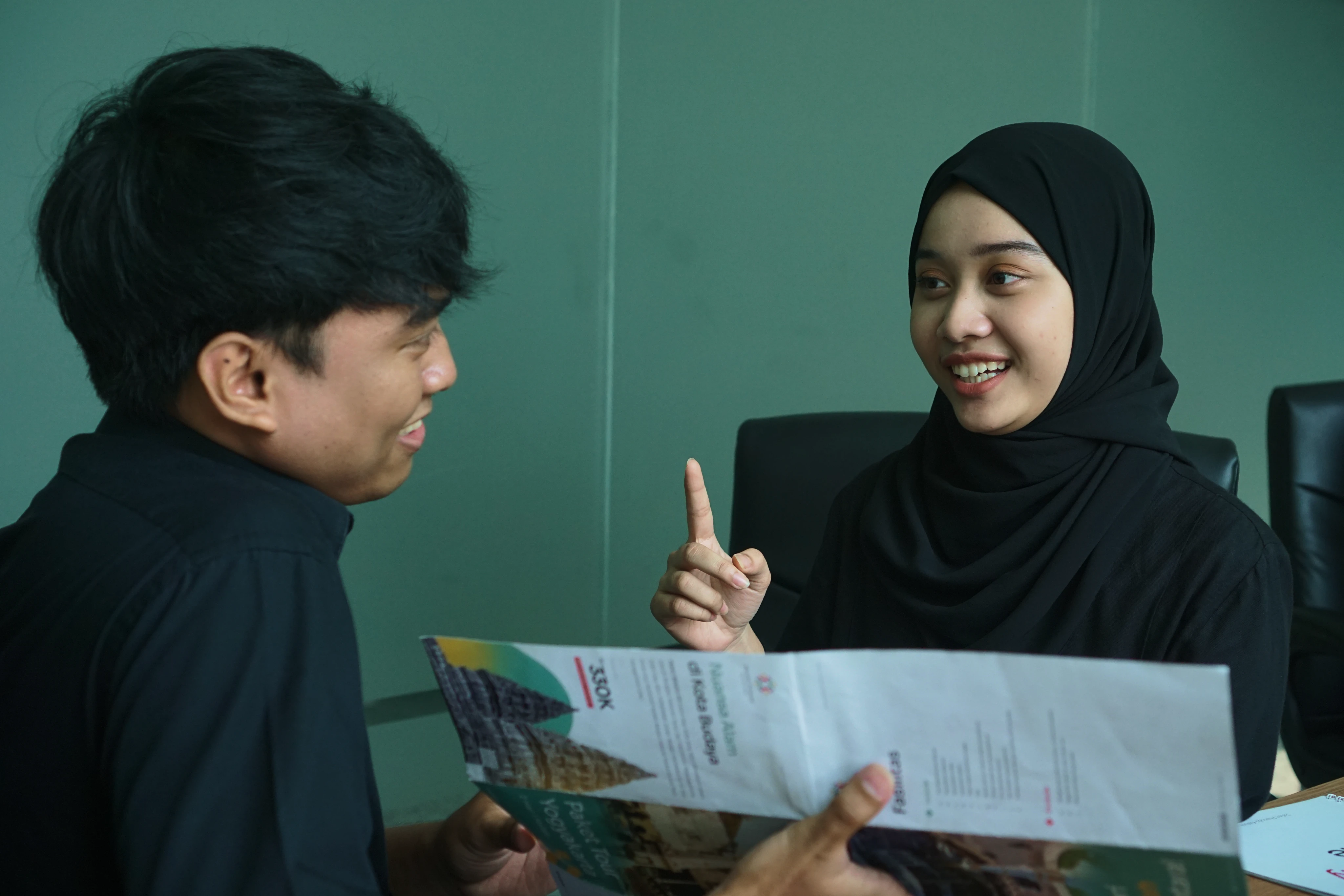 Arsalynk team discussing a project